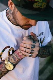 欧美父母合照纹身图片,见证爱与承诺的永恒印记