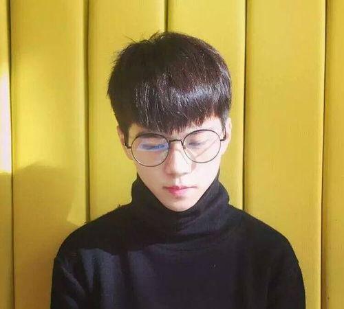 眼镜帅哥图片欧美,眼镜帅哥的独特魅力解析